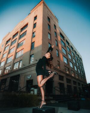 Caitlin Carmichael Instagram - 🖤🎀