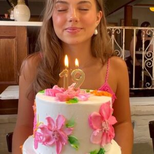 Caitlin Carmichael Instagram - don’t know what i’d do with out these girls. thank you all for making my bday weekend so special 🫶🧁