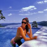 Caitlin Dechelle Instagram - don’t forget to wear your sunscreen 🧴