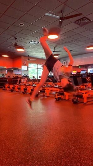 Caitlin Dechelle Instagram - post workout flip check 🪽