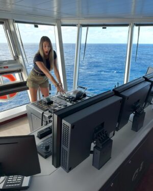 Caitlin Dechelle Instagram - POV: bridge tour from the sky princess 🚢