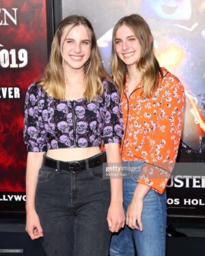 Cali Sheldon Instagram - Halloween horror nights fan preview... such a fun night and the “Us” maze was FANTASTIC— highly recommend if you love a good scare (partly courtesy of yours truly) ;)