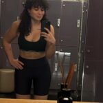 Camélia Jordana Instagram - En parallèle de l’inquiétude permanente ( mot microscopique bien loin du réel, puisque des mots, il n’y en a plus ) du risque de g*nocide en cours à G*za, j’essaie plein de choses. D’abord, me documenter, lire, regarder, écouter le plus possible. Je fais aussi des gros câlins à Pepper, c’est assez radical et instantané. Je fais du sport, je vois des gens au cœur large, des gens que j’aime. Des gens qui savent, qui voient, et qui sont dans l’action. J’essaie à ma toute toute toute petite échelle de l’être tant que possible. Je vous en parle bientôt d’ailleurs. Je me transforme encore en d’autres femmes, résistantes parfois, le temps d’une image. Je pense à elles toutes. Aux otages. Aux autres aussi. Je prie. Et je pense à vous. Et toi ? Dis-moi en commentaire comment tu deales avec le risque de g*nocide en cours à G*za ? I mean it. CEASEFIRE NOW 🍉