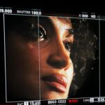 Camélia Jordana Instagram - En parallèle de l’inquiétude permanente ( mot microscopique bien loin du réel, puisque des mots, il n’y en a plus ) du risque de g*nocide en cours à G*za, j’essaie plein de choses. D’abord, me documenter, lire, regarder, écouter le plus possible. Je fais aussi des gros câlins à Pepper, c’est assez radical et instantané. Je fais du sport, je vois des gens au cœur large, des gens que j’aime. Des gens qui savent, qui voient, et qui sont dans l’action. J’essaie à ma toute toute toute petite échelle de l’être tant que possible. Je vous en parle bientôt d’ailleurs. Je me transforme encore en d’autres femmes, résistantes parfois, le temps d’une image. Je pense à elles toutes. Aux otages. Aux autres aussi. Je prie. Et je pense à vous. Et toi ? Dis-moi en commentaire comment tu deales avec le risque de g*nocide en cours à G*za ? I mean it. CEASEFIRE NOW 🍉