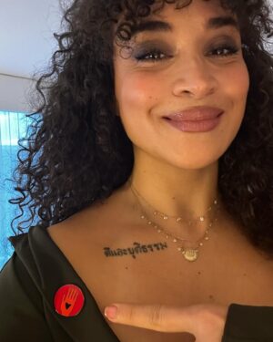 Camélia Jordana Instagram - Merci à toutes les magnifiques équipes de @seriesmania pour votre accueil et votre travail incroyable ! Cœur plein, tête remplie d’images magnifiques et de regards nouveaux et singuliers sur le monde. Ce festival est génial, j’ai pris une énorme vague de joie 🫶🏻 special thanks to l’ange @aitorbask 🫂❤️

Merci encore à @margauxbaralon d’avoir mené cette masterclass avec brio ! Merci aux équipes de l’ @ugc_lille_metropole de l’avoir si chaleureusement accueillie. Merci au public délicieux pour sa présence, c’était si bon de vous retrouver. Si vous voulez l’entendre, vous pouvez retrouver la masterclass sur YouTube.

Aussi, impossible de remettre la main sur le nom de l’autrice de l’acrostiche - qui m’a émue aux larmes - offert pendant la masterclass par une femme formidable. N’hésitez pas si vous l’avez, peut-être même, si c’est vous 🥹❤️

Et sinon : CESSEZ LE FEU, LIBÉREZ LES OTAGES, STOP KILLING INNONCENTS 

@laculturepouruncessezlefeu 🕊️