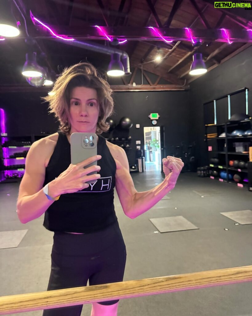 Cameron Esposito Instagram - Pls @emmawillmann: how’s the shred? also looking for @rachelscanloncomedy @twodykesandamic @hypefitness_la input • i don’t currently look like this I’ve been in bed for one month