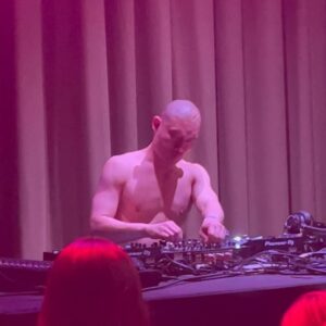 Camila Lucciola Instagram - bem vindos a frequência do agora @sonarfestival