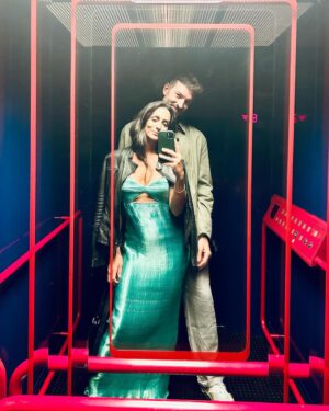 Camila Lucciola Instagram - o vestido é @lodeluistudio para @pulsa.rio 
a sorte, é minha.
