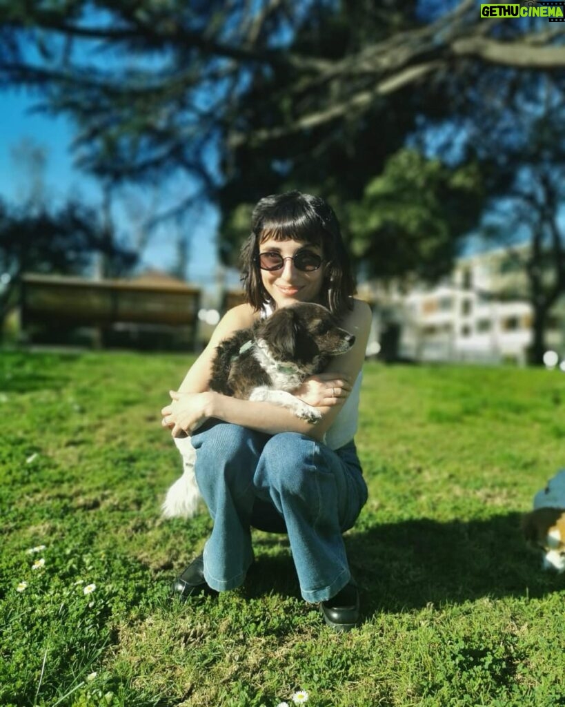 Camila Hirane Instagram - Con la Nina, mi guaguita. Se asoma por ahí la Blanquita, mi viejita. Las fotos son de la @polagonzalezfoto mi amiga que estuvo de cumpleaños hace un par de días. TQM Pola.