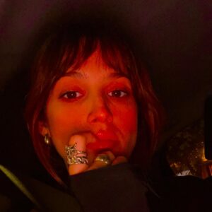 Camila Mateos Instagram - Rojos en mi carrete 🌹💋