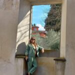 Camila Raznovich Instagram - Amazing seeing the house of Galileo Galilei in Tuscany… #borgodeiborghi2024 #tvshow #italiabella🇮🇹 #galileogalilei