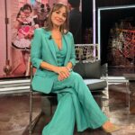 Camila Raznovich Instagram - Grazie per una splendida domenica passata insieme …. #kilimangiaro #tvshow #travelshow #rai #television #sunday
