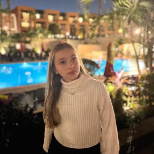 Camila Raznovich Instagram - Che tu possa continuare a crescere e a splendere ogni giorno di più…. Tanti auguri amore mio Sole❤️ #12 #birthdaygirl #buildingmemories #sole