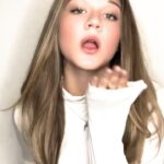 Camila Rivas Instagram - Muak Muak 💋✨ @bershka #bershkastyle #reels