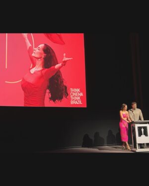 Camilla Belle Instagram - Foi uma honra e alegria co-host a abertura do @hbrfilmfest com @reynaldogianecchini, e poder celebrar o cinema Brasileiro!! Até rolou um forro com @bandafalamansa🎉🇧🇷🥂 It was an honor co-hosting opening night of the Hollywood Brazilian Film Festival and celebrating Brazilian Cinema!!