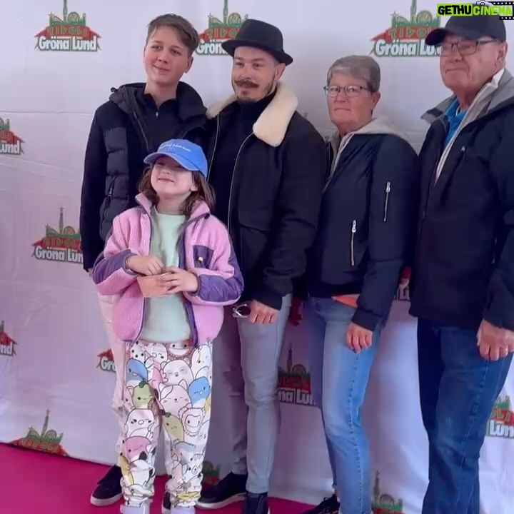 Camilla Läckberg Instagram - Hoppade invigningen av @gronalund i helgen pga krasslig! Men övriga familjen som gick hade kungligt roligt! (Swipa) Bästa vårtecknet! Grönans öppning! 😍