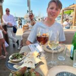 Camilla Läckberg Instagram - Mysiga timmar med sonen. Shoppa sommarkläder först till honom då han växt ur allt, sen lunch på @strandbryggansthlm ❤️ @charlielackbergmelin