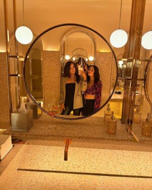 Camille Dufresne Instagram - Ma découverte de l’année 2023, ma gym partner, ma partner de Cathcart, a shoulder to cry on, des fous rire à l’infinis. 
Oui c’est possible de se faire des new friends passé 30 ans ! 💛💛💛💛💛