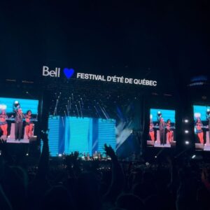 Camille Felton Instagram - Wowwww quelle belle fin de semaine au @festivaleteqc ❤️‍🔥 
Un show INCROYABLE de Pitbull avec une foule en feu, et Lana Del Rey qui m’a remis dans mes feels du secondaire 🥺 
Merci tellement de l’invitation @festivaleteqc @bleufeu_ ❤️ 
À l’an prochain!!!!!! #feq