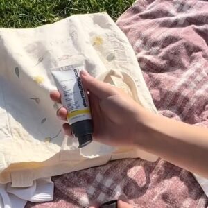 Camille Felton Instagram - La meilleure façon de protéger ta peau du soleil cet été!!