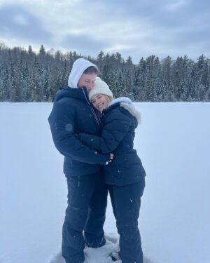 Camille Felton Instagram - Chalet vacay ❄️