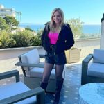 Camille Anderson Instagram - I love visiting my clients’ properties! This was a fun one - my client purchased a variety of spaces in this gorgeous Pacific Palisades mixed use building, including both office spaces and condos! This building overlooks the ocean and rarely has availability. In fact, the transactions often take place off market.🔥 Outfit is linked in the LTK app or simply comment LINK below! Blonde highlights by @kaileescreations #luxuryrealestate #losangelesrealestate #pacificpalisades #luxuryrealestateagent
