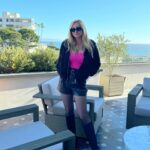 Camille Anderson Instagram - I love visiting my clients’ properties! This was a fun one - my client purchased a variety of spaces in this gorgeous Pacific Palisades mixed use building, including both office spaces and condos! This building overlooks the ocean and rarely has availability. In fact, the transactions often take place off market.🔥 Outfit is linked in the LTK app or simply comment LINK below! Blonde highlights by @kaileescreations #luxuryrealestate #losangelesrealestate #pacificpalisades #luxuryrealestateagent