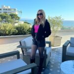 Camille Anderson Instagram - I love visiting my clients’ properties! This was a fun one - my client purchased a variety of spaces in this gorgeous Pacific Palisades mixed use building, including both office spaces and condos! This building overlooks the ocean and rarely has availability. In fact, the transactions often take place off market.🔥 Outfit is linked in the LTK app or simply comment LINK below! Blonde highlights by @kaileescreations #luxuryrealestate #losangelesrealestate #pacificpalisades #luxuryrealestateagent