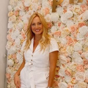 Camille Anderson Instagram - I had a blast meeting @pixibeauty founder, Petra, during her time at their U.S. flagship store in Los Angeles! I am so inspired by this rockstar female founder. She founded Pixi when her son was 13 yrs old and now he helps to run the company too. It’s a beautiful family story and Petra is a force in business! As a makeup artist, she saw a need in the beauty industry and went for it 💖 I hope this inspires you to go for it too! #pixibeauty