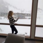Camille Anderson Instagram - 🎿Utah was everything and more! It was sunny with fresh pow pow, lots of laughs, new friends a new ski trip tradition has been started! ❄️And you know I love a good house tour. Here’s a mini tour of the main floor. The bottom level has a game room and shuffleboard. I took out the reigning champ. Sorry Deb! 😅 👏🏼Can’t wait for next year. Thank you @enluxe_design for making this happen! ——— Ski trip, ski Utah, mountain house tour, winter home, fresh snow, snow ski, ski trip