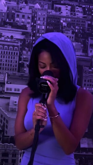 Camille Hyde Instagram - Lie to me acoustic 🌙
Link to song in bio