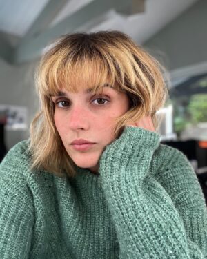 Camille Lou Instagram - Elle a le nez rouge.
La couleur by @rudybelmonte ✨
La coupe by @kristinoss117gmailcom 💕