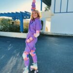 Camille Lou Instagram - Elle s’appelle comment elle ? Non j’avoue, aucun rôle ne se cache derrière cette tenue. @americanvintage_officiel @impalaskate 🎥 @romainlaulhe ❤️