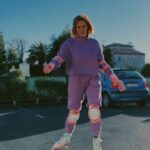 Camille Lou Instagram - Elle s’appelle comment elle ? Non j’avoue, aucun rôle ne se cache derrière cette tenue. @americanvintage_officiel @impalaskate 🎥 @romainlaulhe ❤️