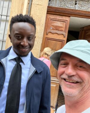 Camille Lou Instagram - Clap de fin pour Lou 🎬
C’était « Notre tout petit petit mariage » by le seul l’unique @fredericquiring ☀️
Comme vous pourrez le constater, j’ai laissé mon téléphone traîner trop souvent 😂
Merci Cyril pour le reportage photo. 
Merci à toute cette équipe, aussi folle d’amour que son réalisateur @fredericquiring et son producteur @abecassis2022 💕 Merci a eux, merci UGC, merci TF1 studio, merci à tous les collègues.
On est fatigués mais qu’est ce qu’on a ri ! 
RIP le scoot, RIP nos nez, et vive le pollen !
Ps: Non vous ne verrez pas la robe de mariée.
