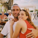 Camille Lou Instagram - Un petit bout du mois d’août 🍉 Du soleil, de l’amour, des péripéties, des amis, la vie quoi. Praia ne quitte pas le canapé @lamaisonconvertible , Nutsy squatte les oreillers, @romainlaulhe ravit mon coeur et ma vie. J’ai eu la chance de passer l’été auprès des miens et ça n’a pas de prix. Il se passe tant de choses sur quelques mois. Le temps file, et on ne le voit pas, trop occupés à préparer demain.. Vivre le moment présent devrait être l’objectif de notre vie. C’est ce que j’ai appris ces derniers temps. Comme il est impossible de tout prévoir, à moins d’y passer sa vie, mieux vaut profiter de chaque instant. J’essaie de ne pas passer à côté de la mienne. ❤️