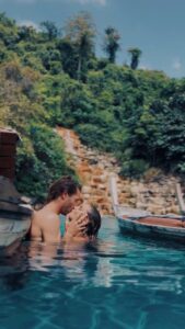 Camille Lou Instagram - ❤️ You’re my everything @romainlaulhe. J’espère que tu le sais. #thailand #kohyaoyai #love #couple #soulmate