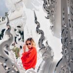 Camille Lou Instagram - « C’est un peu rebelle d’être soi même » - Kate Moss 📷 @romainlaulhe ❤️ #thailand #templeblanc #chiangrai