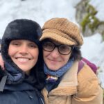 Camille Lou Instagram - Bon, j’ai mis du temps à redescendre de ces derniers mois de tournage. C’etait vraiment dingue pour moi de tourner dans une telle série @netflixfr 🫶🏻❤️ C’est exactement le genre de série que j’adore regarder !! Donc bcp d’émotion d’en faire partie. Merci @fannnyrob pour cette folle aventure, merci pour ta confiance. Merci @mberthemy pour ta patience et ta réactivité. Merci @juliusbergus pour la qualité de tes plans drones, et merci à ton fidèle acolyte @arnaudstefanidp de m’avoir si peu éclairée. Évidemment je rigole. Ce sont des génies! Merci à mes collègues acteurs et tout particulièrement à mon cher Brother @nico_godart sans qui j’aurais dépéri, et mon mari de jeu @raphael_ferret sans qui les baccalauréats auraient été bien fades. Merci à toutes l’équipe technique, régie, HMC. Merci pour le fromage et la charcuterie de qualité. Merci à tous ceux qui ont rendu ce tournage possible. Merci @netflixfr family 🫶🏻 Photos: N•1 @netflixfr je vous kiffe. Concrétisation 🥰 N•2 Ma Janina, merci pour les chaufferettes, merci de m’avoir toujours gardée au chaud. N•3 Mon Brother @nico_godart tu me manques! Et bravo à mon fils de jeu Basile. N•4 @juliusbergus fait semblant de savoir ce qu’il fait 🫶🏻 N•5 Mon Jean riri grâce à qui les trajets n’étaient jamais longs, merci! N•6 Mon Brother. Encore. Bah oui, c’est la famille quoi. N•7 La fine équipe. Vous voyez« the last of us » ? Et bah tout pareil. N•8 Mon @felix_pgt mon dompteur de crinière, mon magicien du cheveux mousseux. Miss u. Bon, au final c’était pas si foncé ! 👧🏻 N•9 Pas un tournage sans mon Nutsy, l’aventurier, il a même pris la télécabine ! Oui il porte des petites chaussettes en caoutchouc. N•10 vous rencontrerez Giovanna bientôt sur @netflixfr « Anthracite » c’était un clap de fin.