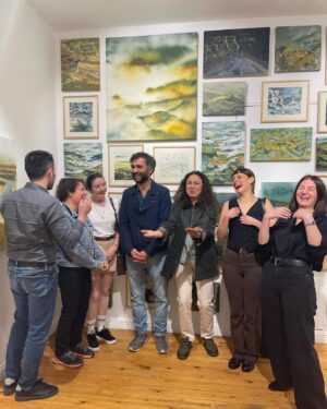 Canan Maktal Instagram - @emrecelali 'nin 'Doğaya Uygun Yaşamak' adlı kişisel sergisi dün @labirentsanat 'ta açılışını yaptı. 1 Haziran'a kadar sergiyi gidip görebilirsiniz. Bence 👌🏻