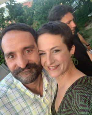 Canan Ergüder Instagram - Bugün veda günü vol1. Canım arkadaşlarıma, suya yazı yazdığımız bir işe daha güle güle. @oglumtvdizi İzlediğiniz için teşekkürler.