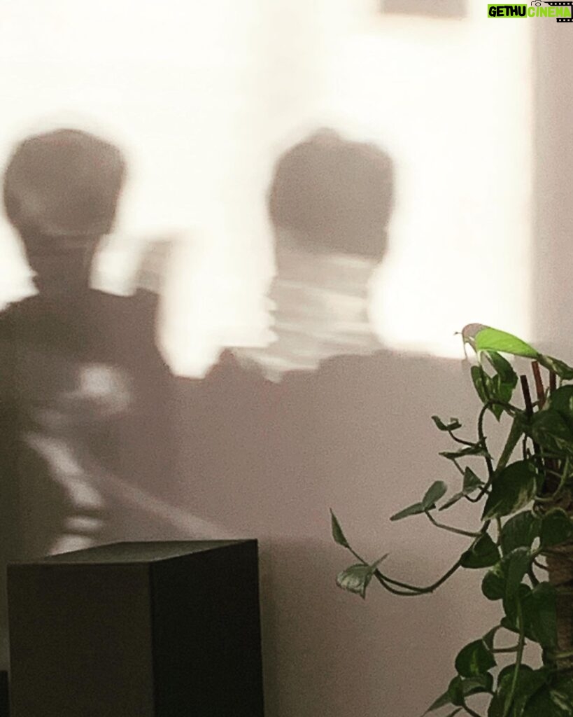 Canan Ergüder Instagram - Anne oğul TV seyrederken ❤️ Mommy and son watching TV