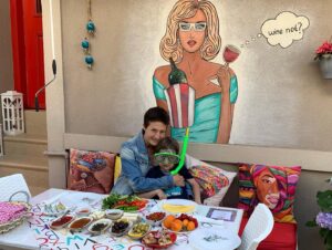 Canan Ergüder Instagram - Bozcaada'da bizi müthiş misafirperverlikleriyle karşılayan @bertizmignonbozcaada ekibine çoook teşekkür ederiz.