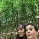 Canan Ergüder Instagram - Kesin kesin başka başka projelerde karşılaşmak üzere şimdilik selam veriyoruz. Başta yapım şirketimiz @ayyapim ve kanalımız @showtv olmak üzere kamera önü ve arkası tüm ekibimi kucaklıyorum. Demet'i geçmişe teslim ediyorum. Sevgiler🎭🎬
