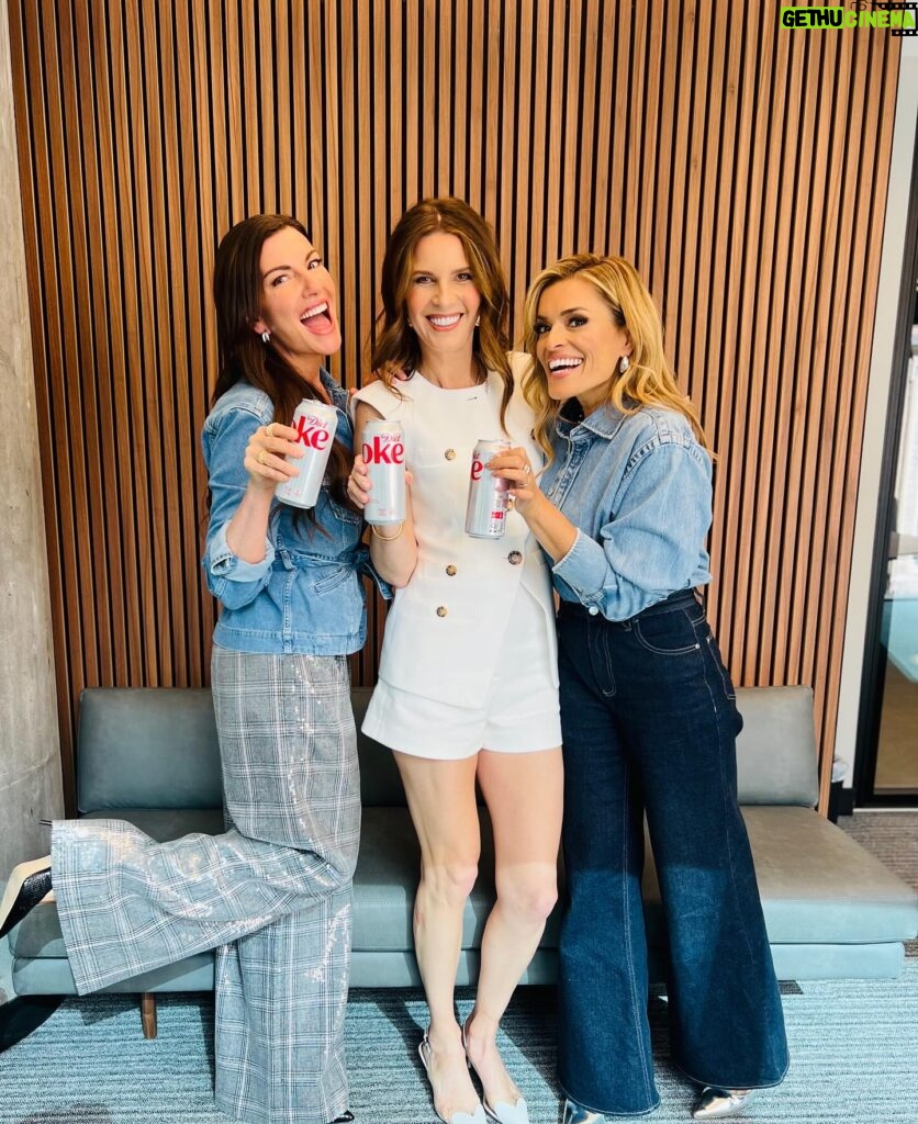 Candace Nelson Instagram - Thanks @jasminestar and @amyporterfield for an amazing conversation - can’t wait for our podcast episode to air 🎙️ Swipe for our #1 productivity hack 👀👉🏻😂 #womenentrepreneurs #womenentrepreneurship #dietcoke #podcastersofig #womensupportwomen #entrepreneurship #businessfriends #candacenelson