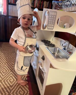 Candice Bergen Instagram - Chef Artie whipping up dinner.