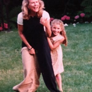Candice Bergen Instagram - Chloe and me at Connie’s Potato Sack Race.
We lost. Many years ago. Photo: C Freiberg