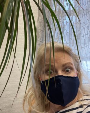 Candice Bergen Instagram - Wait time after the second dose. Covid.
The second shot is the one people feel.
Elderly people. Like myself.