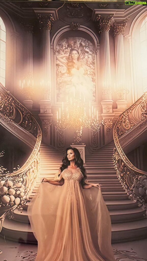 Candice Michelle Instagram - Happy Mother’s Day to our beautiful Queen @mrs_candice_michelle We are so appreciative of all of your love and support to make our family so strong! We 💚 you! #ehrlichgirlz