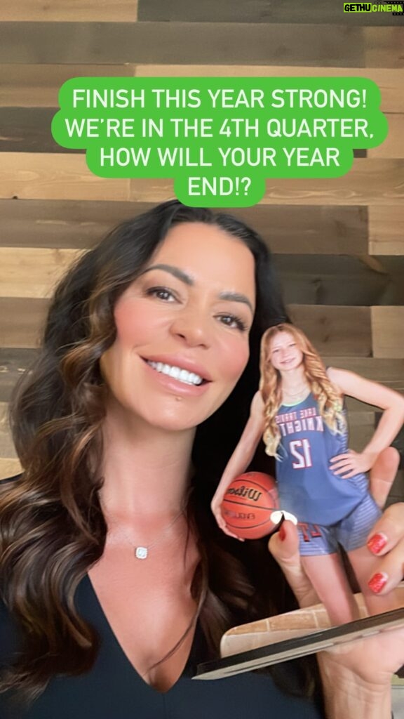 Candice Michelle Instagram - How will your 4th quarter end in 2023!? I’ll be sharing the top 3 tips for you to win by 1 and finish this year strong no matter how your year went!! Subscribers Only #champcoach #finishstrong #emotionalalignmentcoach